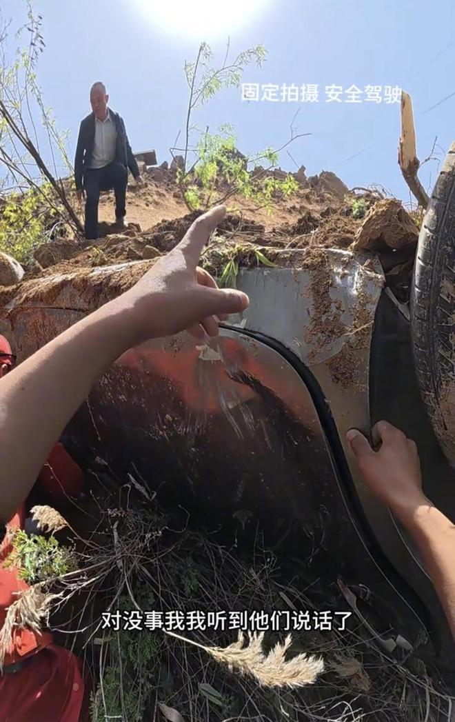 甘肃镇原山体滑坡，国道阻断万幸无人伤亡
惊险地质灾害突袭甘肃镇原，国道塌方阻断交