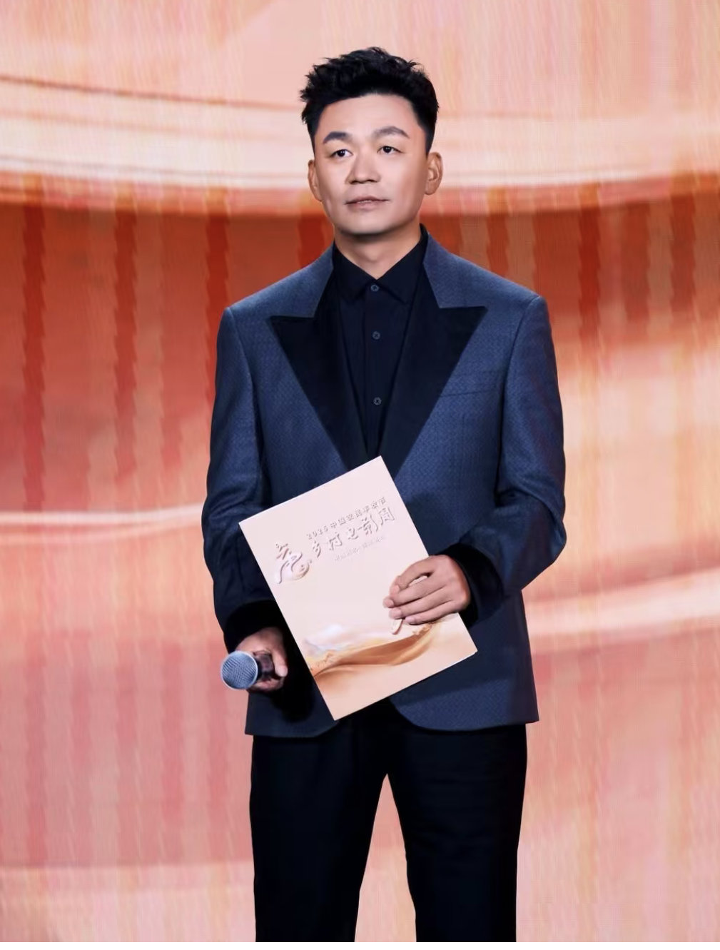 好演员没背景都不能拿奖，黑幕太黑，宝强的演技我是认可的！！！ 