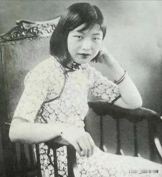 1928年王莹赴沪投身左翼文艺，经阿英、夏衍等人提携，在《赛金花》《放下你的鞭子