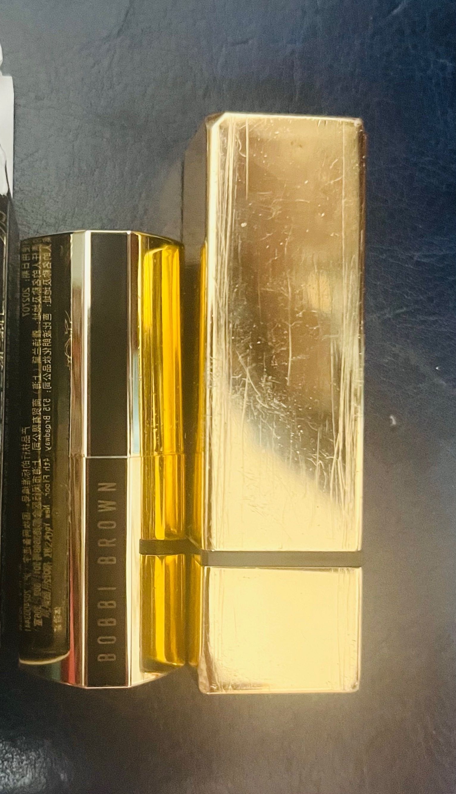 对于口红不怎么用的人来说，刘诗诗代言的Bobbi Brown这款口红大小，挺适合
