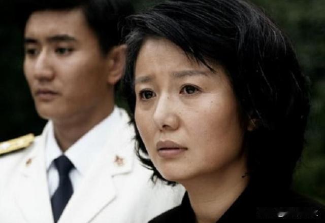 郑卫莉：事业亮眼，感情却多波折
 
郑卫莉1967年生在武汉一个普通军人家庭，家