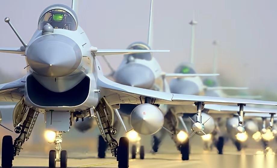 印度空军天塌了:300枚R-37M还没交付，歼-10C都开始玩起“超远程点名”的