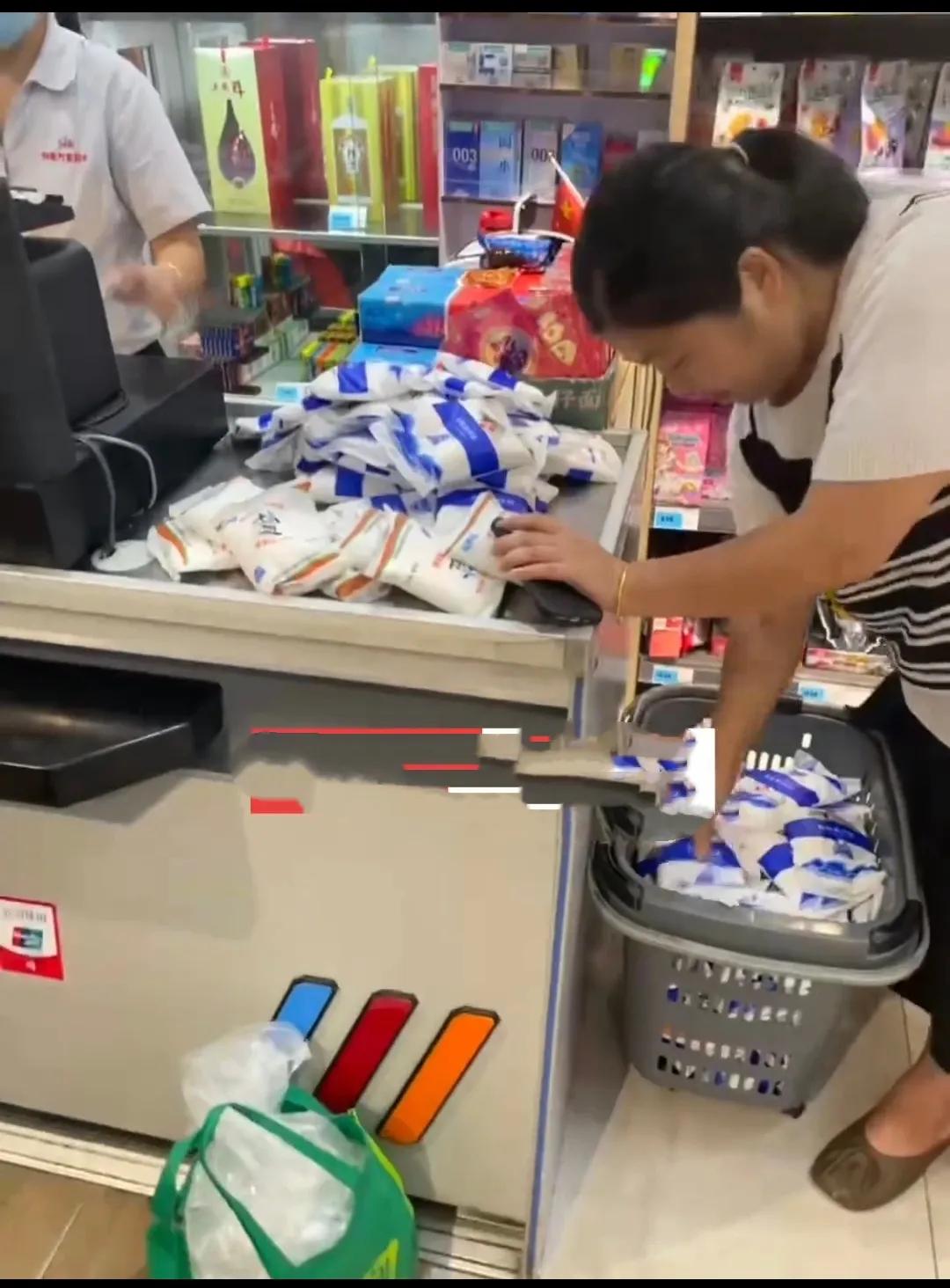 抢“盐潮”又要开始啦？看看网友们怎么说？现在的网友都学聪明了，没什么人跟风抢盐。