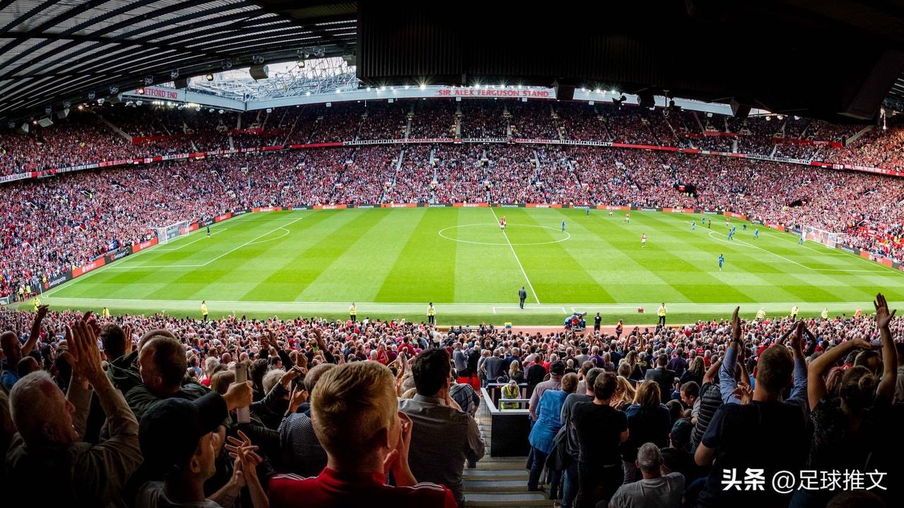 曼联官方宣布，下赛季老特拉福德球场的季票价格将上涨 5%。

• 成人球迷每场比