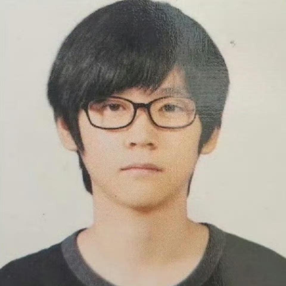 【🪑】因为太喜欢这组眼镜男了 所以想看大家关于这组图的各种二创p图 