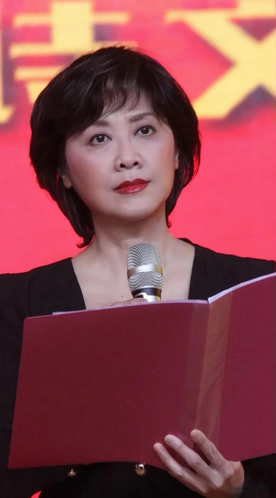 朱琳回忆往事:第一次和“唐僧”徐少华合作，他给我端来一杯水，我们彼此看着对方，杵