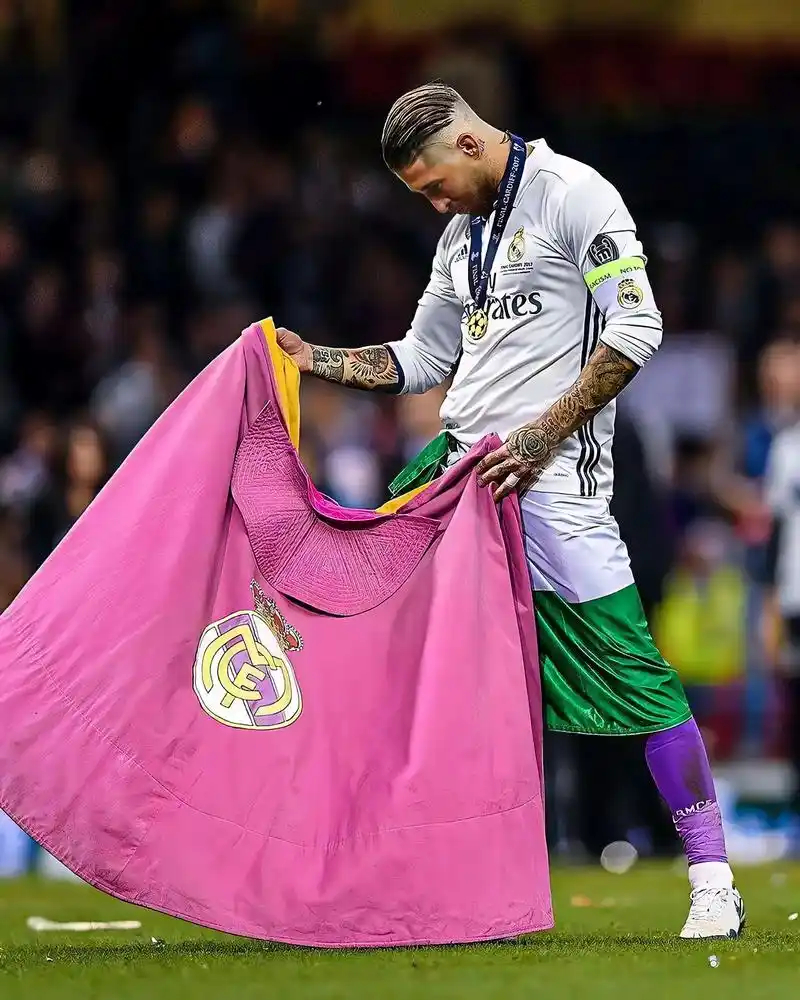 北京时间11月15日，知名转会记者 罗马诺[超话]  透露， 皇马[超话]  防