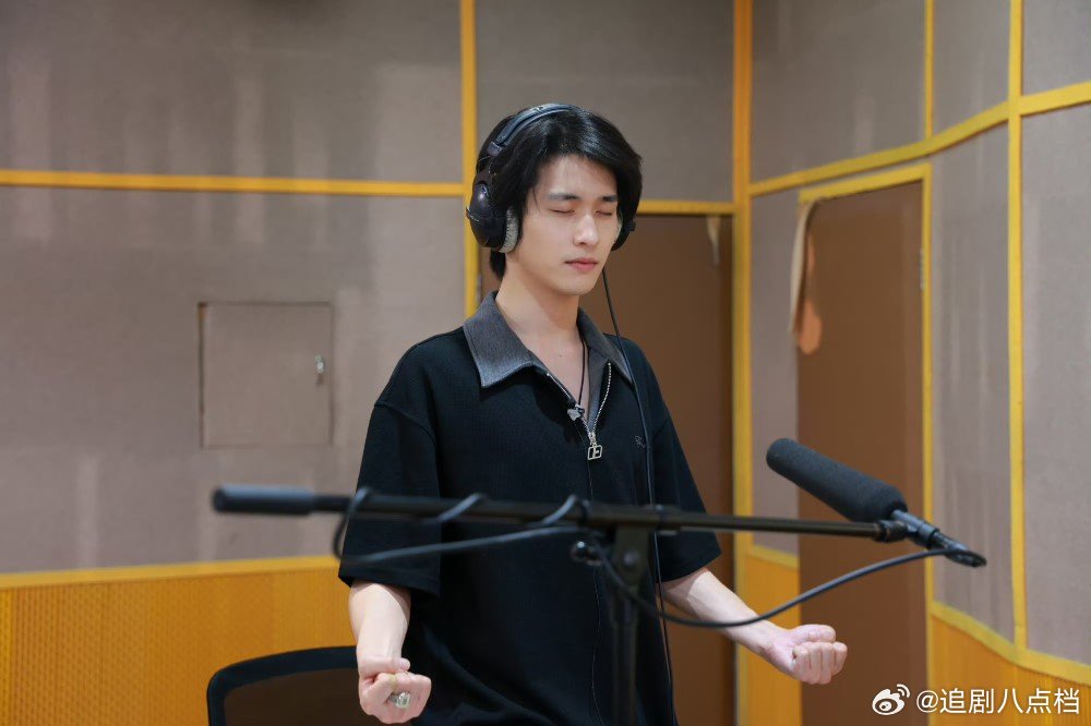 徐振轩特别出演一瓯春张天爱出演一瓯春 徐振轩特别出演，演绎历经成长的世家少年；张