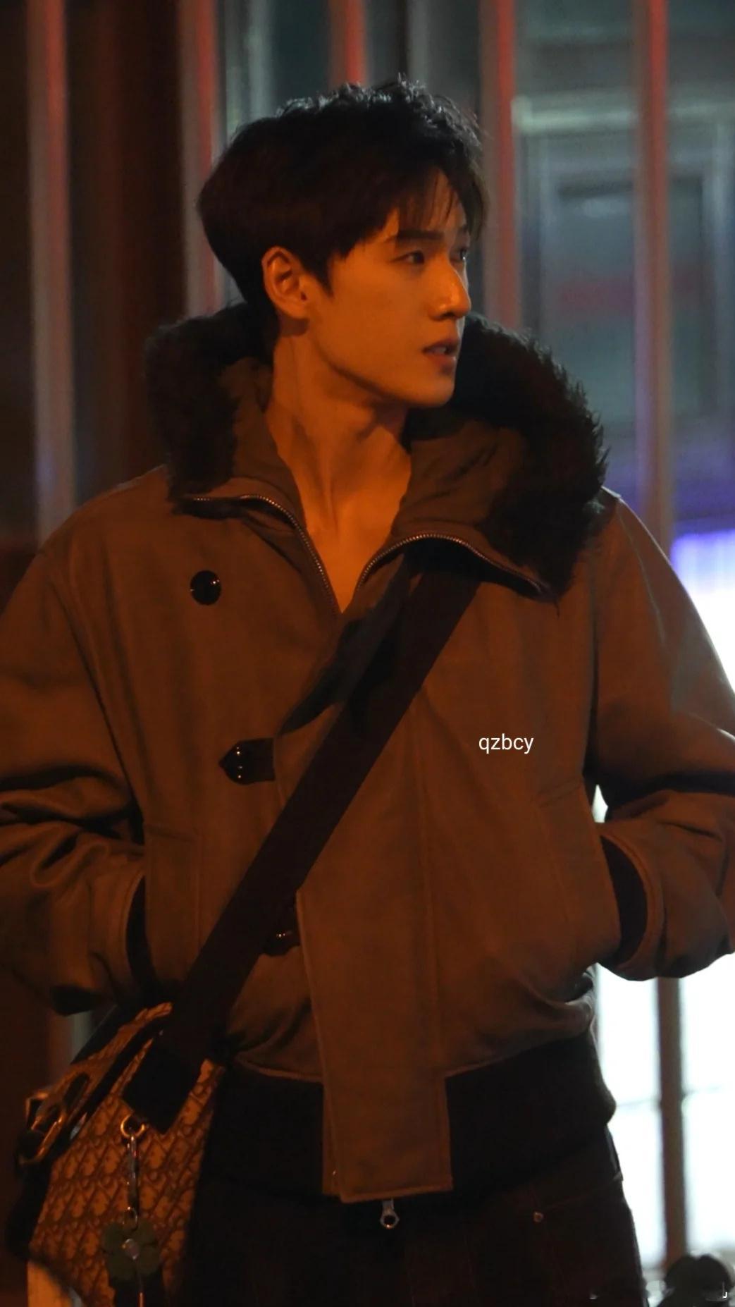 春晚留住我的手段又升级了 不得不说，春晚是懂观众想看什么的。王一博下山了，丁禹兮