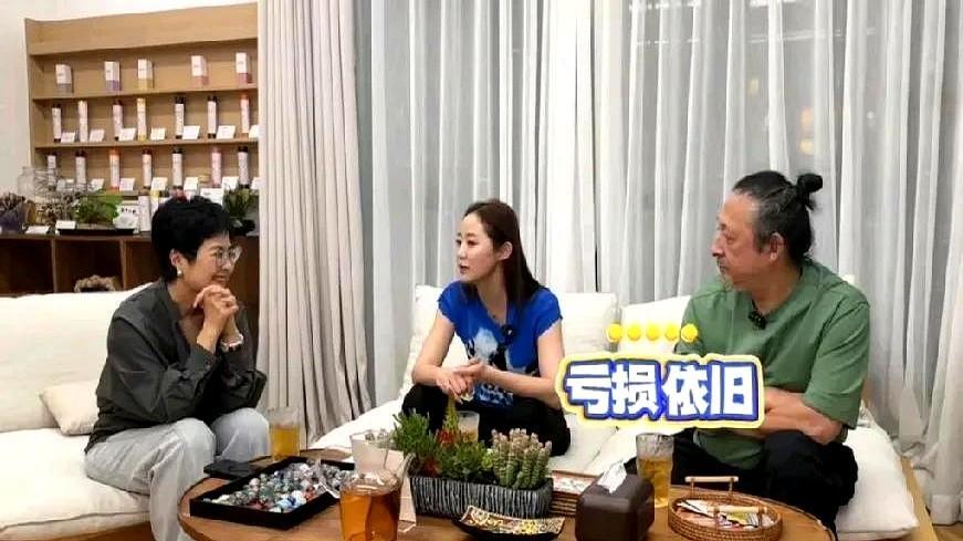 万千惠五年没看一眼账本，公司亏了千万，张泉灵三分钟就翻出来了。
他不是不懂财务，