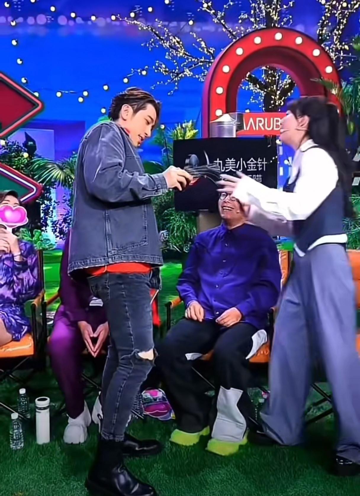 胡杏儿这次真的懵了，全网赶紧献上膝盖？
天呀，绝了？
哎呀。

1.    在一
