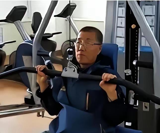 2000年1月14日，57岁换心人换了20多岁小伙的心脏后，头发由白转黑、皱纹消