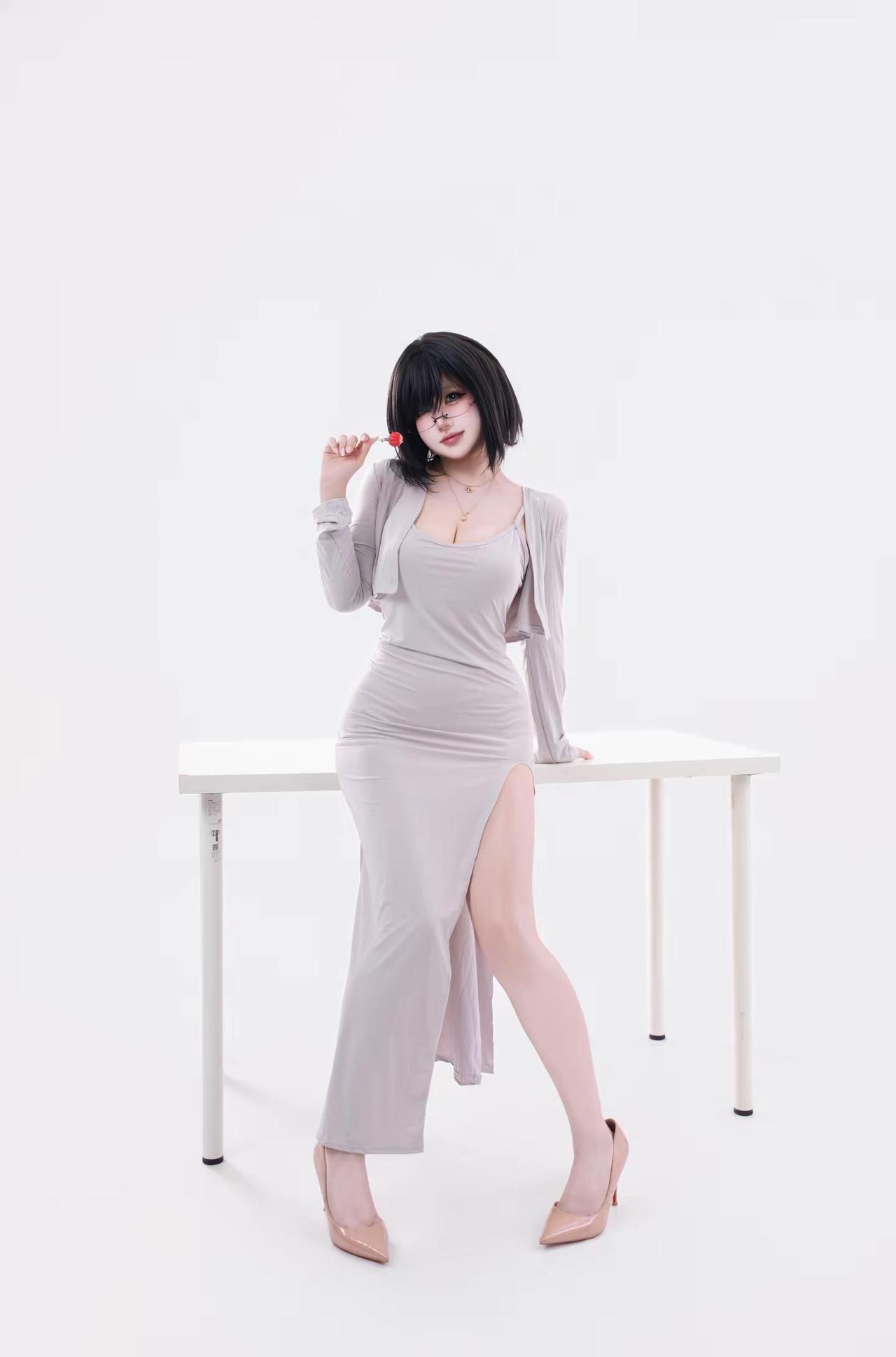 哪双鞋更好看呢。📷@Qing  微胖 御姐 纯欲天花板 小妈感