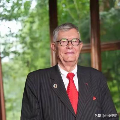 比利时前驻华大使奈斯，做出了令人意外的人生选择。卸任外交职务后，他既没有返回欧洲