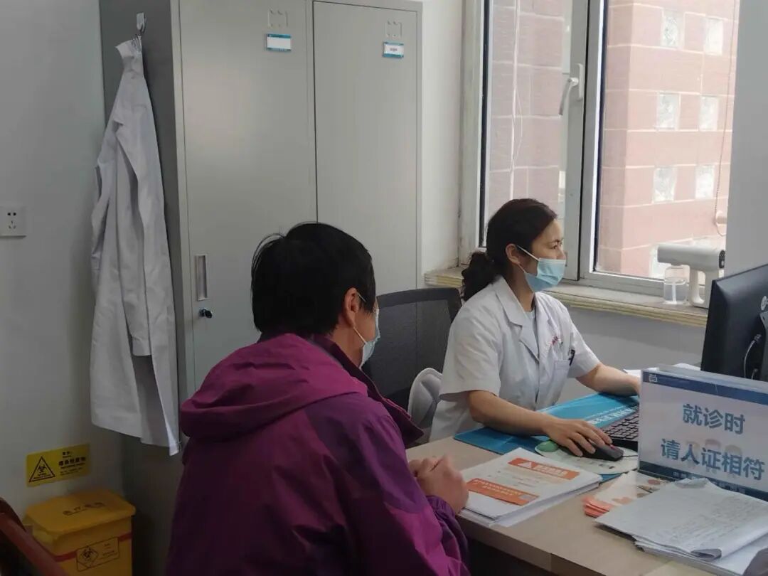 呼和浩特许多人最近都在问：慢性病药一次能开3个月了，为什么有的医生却“不给开”？终于有人把这件事儿说