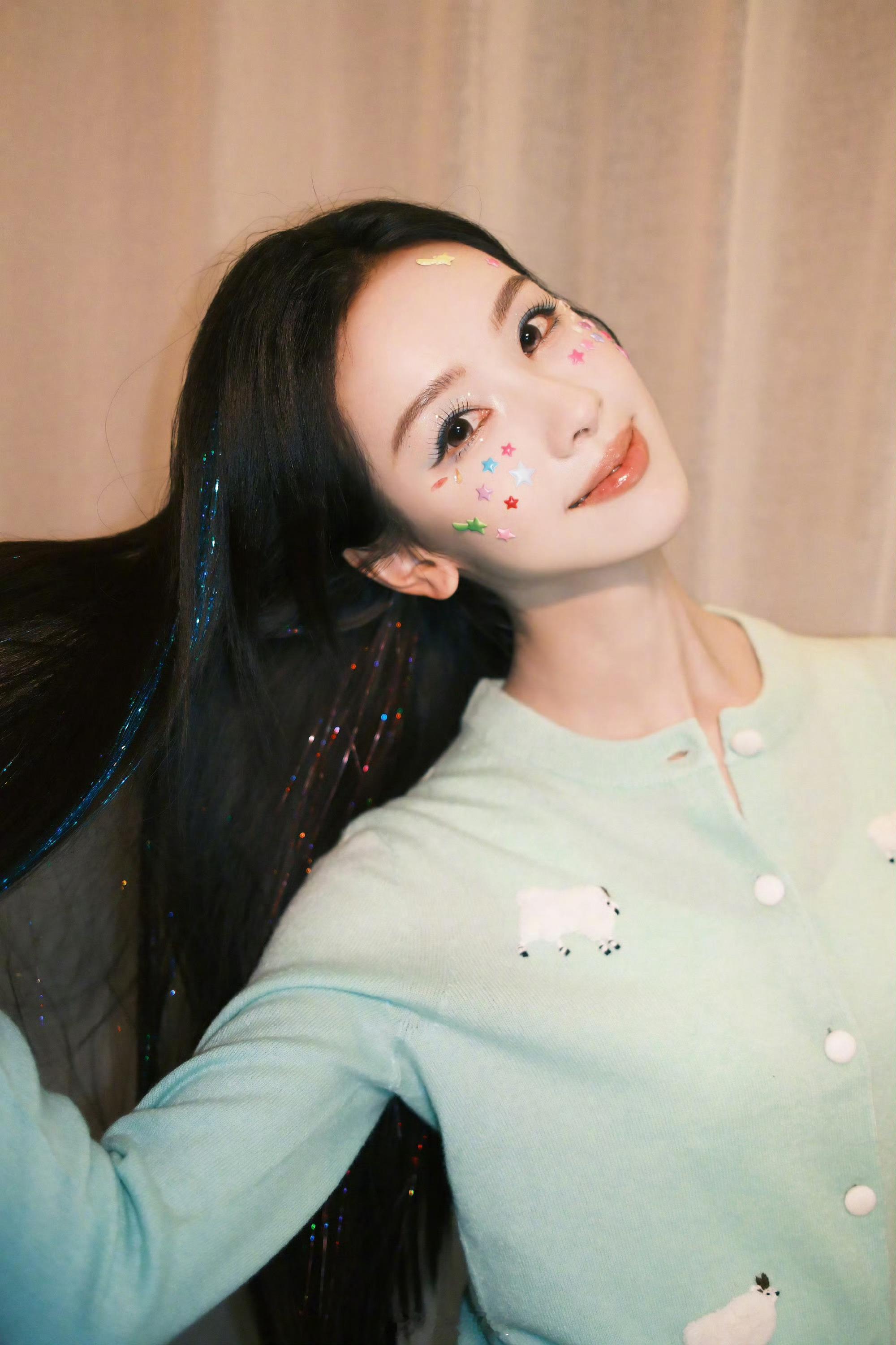 陈都灵当面鼓励粉丝守信用的妈妈，努力学习的女儿，美丽善良的陈都灵，看得让人哈特暖