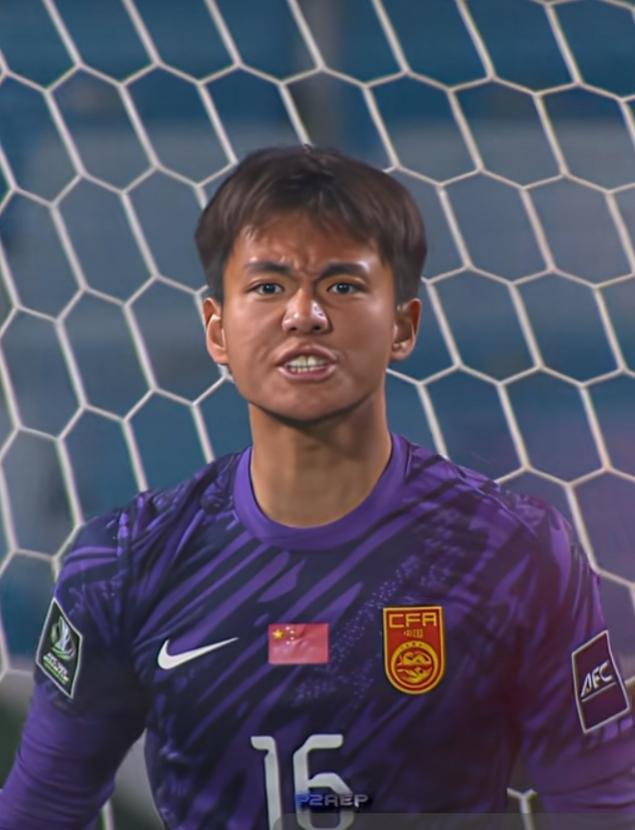 未来国家队的主力门将，非李昊莫属。
就看这肤色，就看这眼神，就看这不服输的魄力，