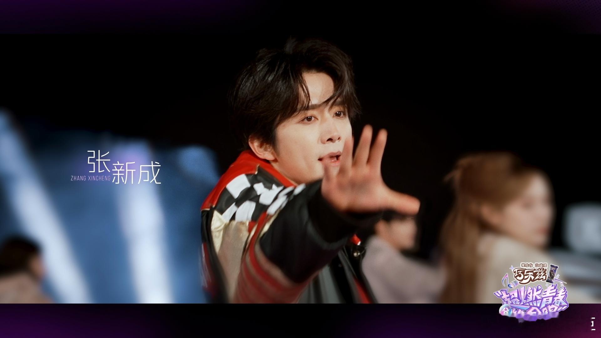 超燃青春的合唱主题曲WeYoung超燃青春的合唱 钟辰乐的每个舞台都不会让人失望