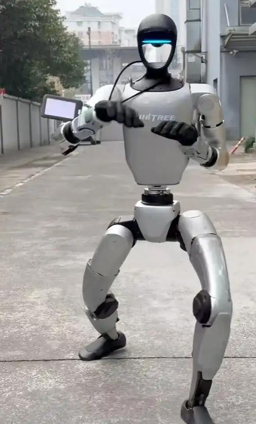 2026年7月，中国国产人形机器人宇树G1完成了全球首例人形机器人活体微创手术，