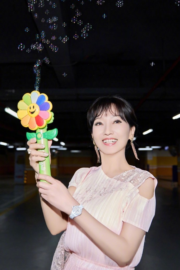 丁禹兮赵雅芝合唱上海滩没想到丁禹兮和赵雅芝合唱上海滩这么搭，一个清亮一个醇厚，意