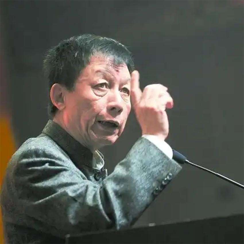 易中天这样骨子里否定本土文化、历史、制度，天然抬高外来事物，价值尊崇西方标准的人