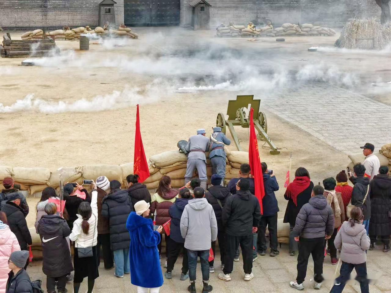 隆冬时节，寒意袭人，但位于山东省临沂市沂南县的红嫂家乡旅游区却热度不减。元旦假期