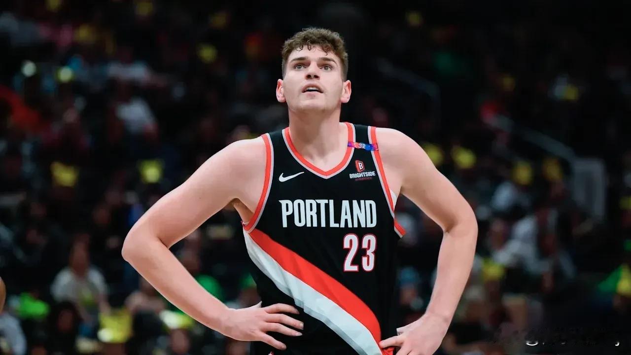 开拓者两位年轻中锋杨瀚森与克林根的竞争显然已见分晓！
今天对阵快船，克林根首发出