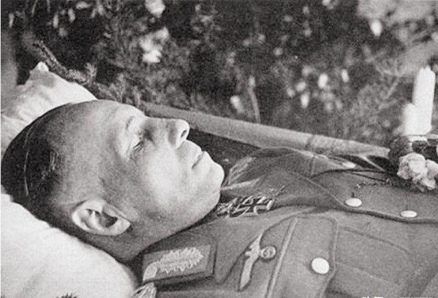 1944年，隆美尔被希特勒处决时，他单独把15岁的儿子叫到身边，对他说：“15分