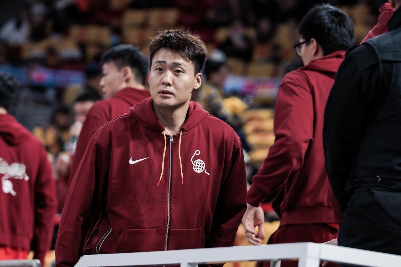 中国男篮最新消息：中国队长赵睿今晚客场打韩国因伤不上场！这注定又是一场艰难无比的