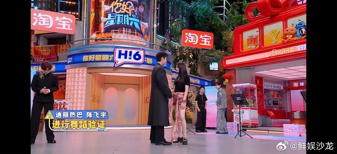 全程高能忙碌，就是没看清在忙啥，陈飞宇这段舞我能笑一年🤣陈飞宇很忙但不知道在忙