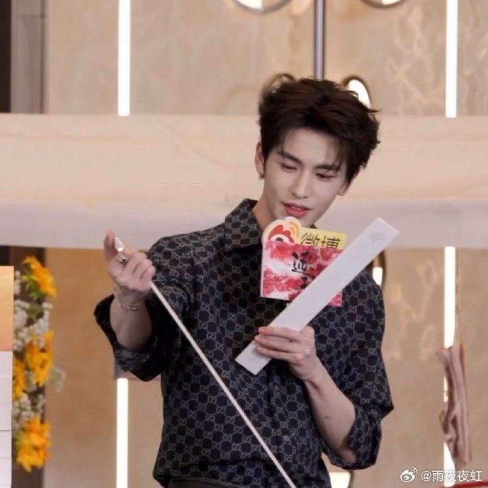 张凌赫夯爆了 真的被张凌赫惊艳到！《逐玉》追剧团状态直接拉满，颜值能打气质又好，