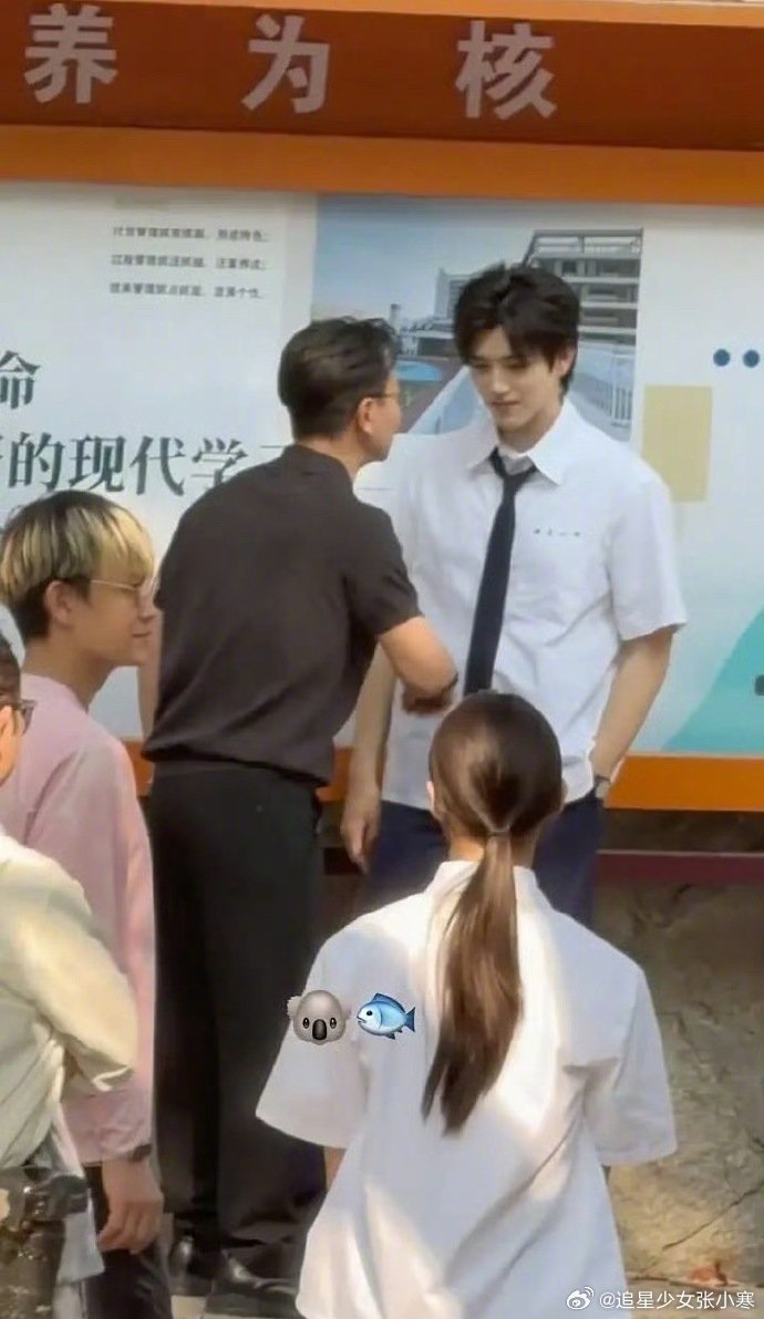 陈飞宇见春天校服造型 陈飞宇见春天最新路透，期待阿瑟新剧！陈飞宇见春天最新路透