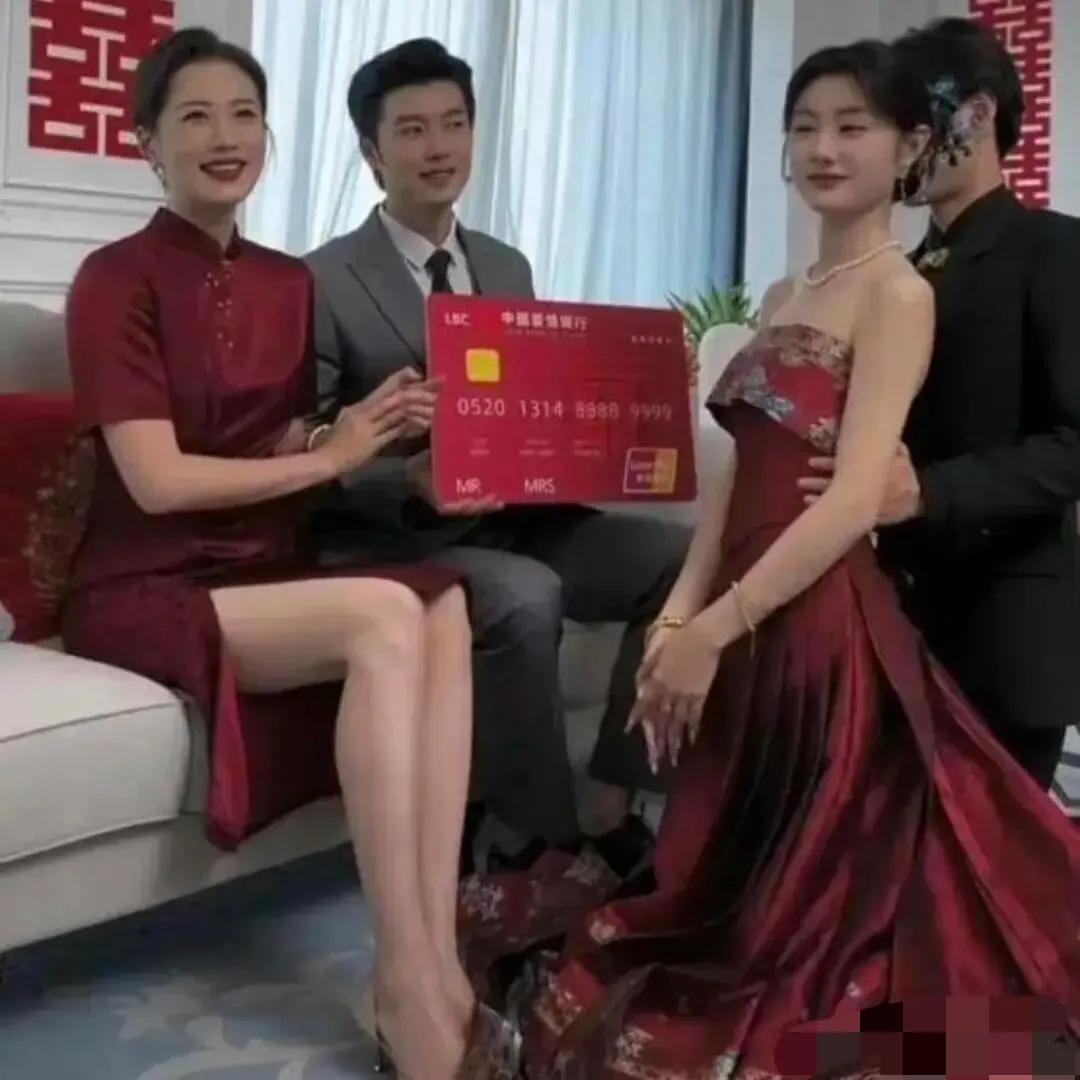 媳妇在婆婆面前都暗然失色了，
这个婆婆是个有故事的人，
一般媳妇驾驭不了。
……