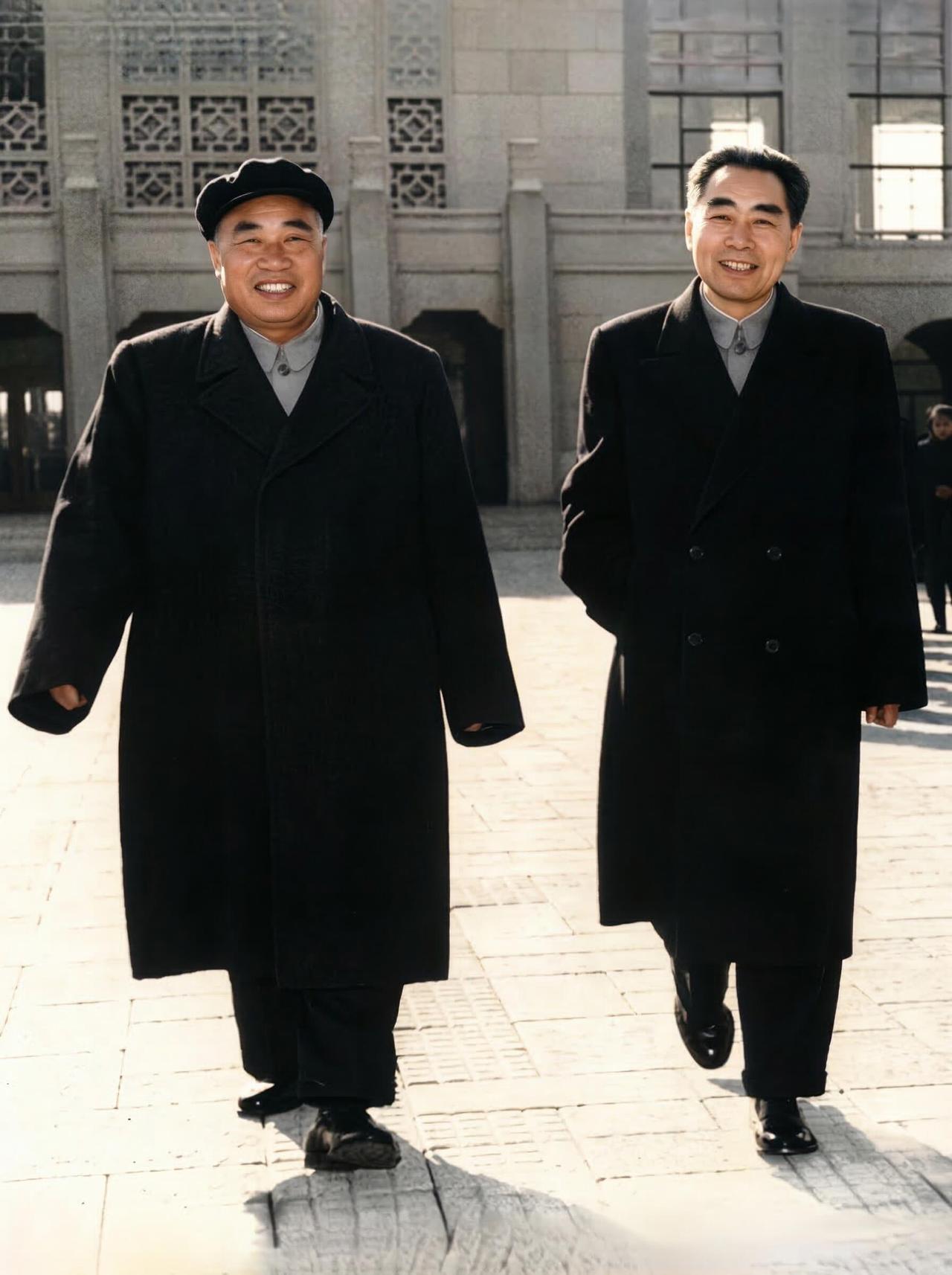 伟大的同志，哪个时代两个人的状态很不错，一笑藏着时代的底气，这是自信心！
全心全