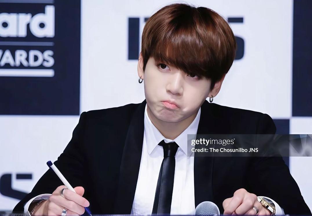 姐姐你为什么不看我！˃ ˄ ˂̥̥ 