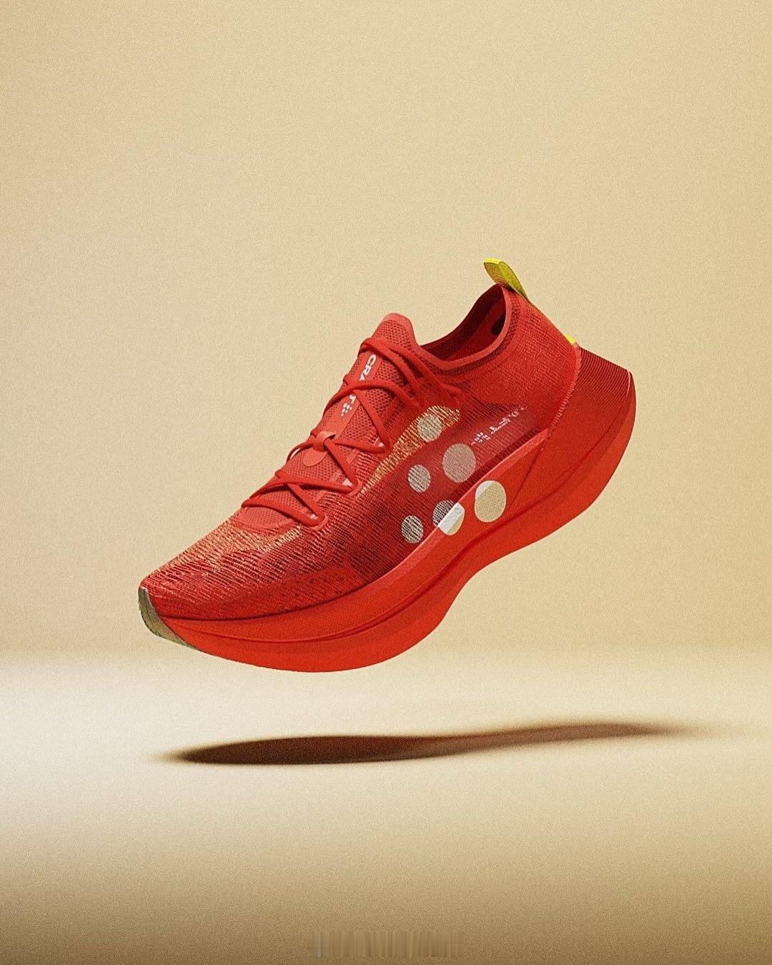 Craft Sportswear 推出的 Kype Pro 碳板跑鞋。从外观到碳