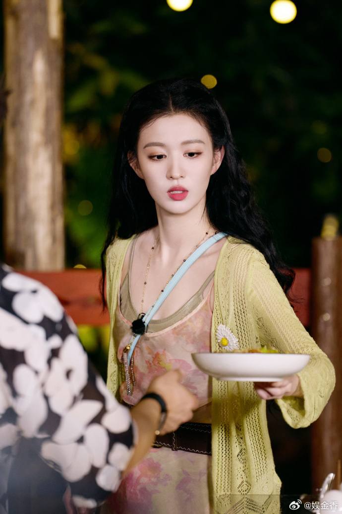 王楚然差点吃晕碳了 这个王楚然太可爱了吧 吃东西的小表情都好萌呀 [期待] ​​