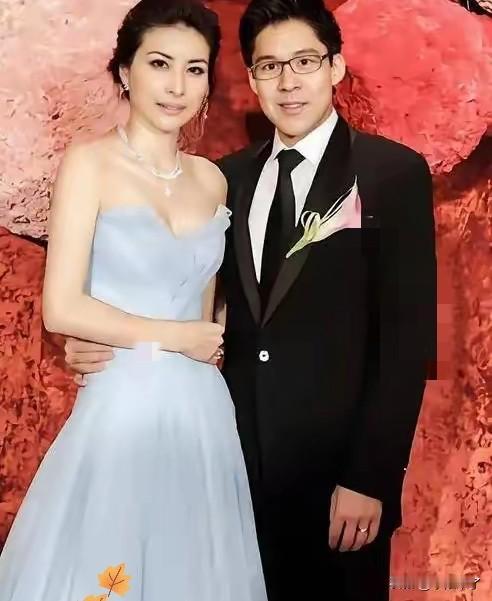 不得不承认，
郭晶晶嫁了个好人家！
​香港此次发生灾情 ，郭晶晶的丈夫霍启刚二话