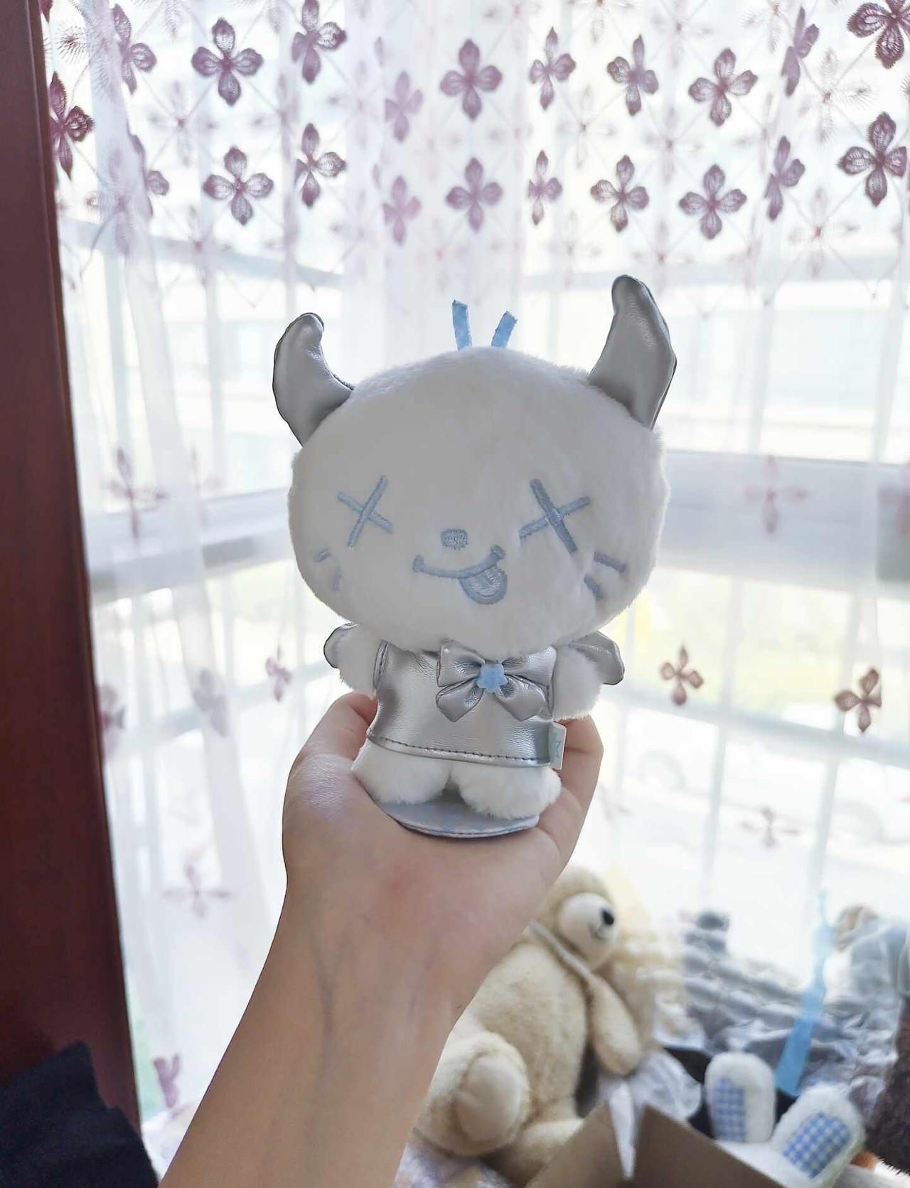 肥美略儿一只
宁艺卓 略略 远看肥略大 近看大肥略 肥略真是大 真是大肥略