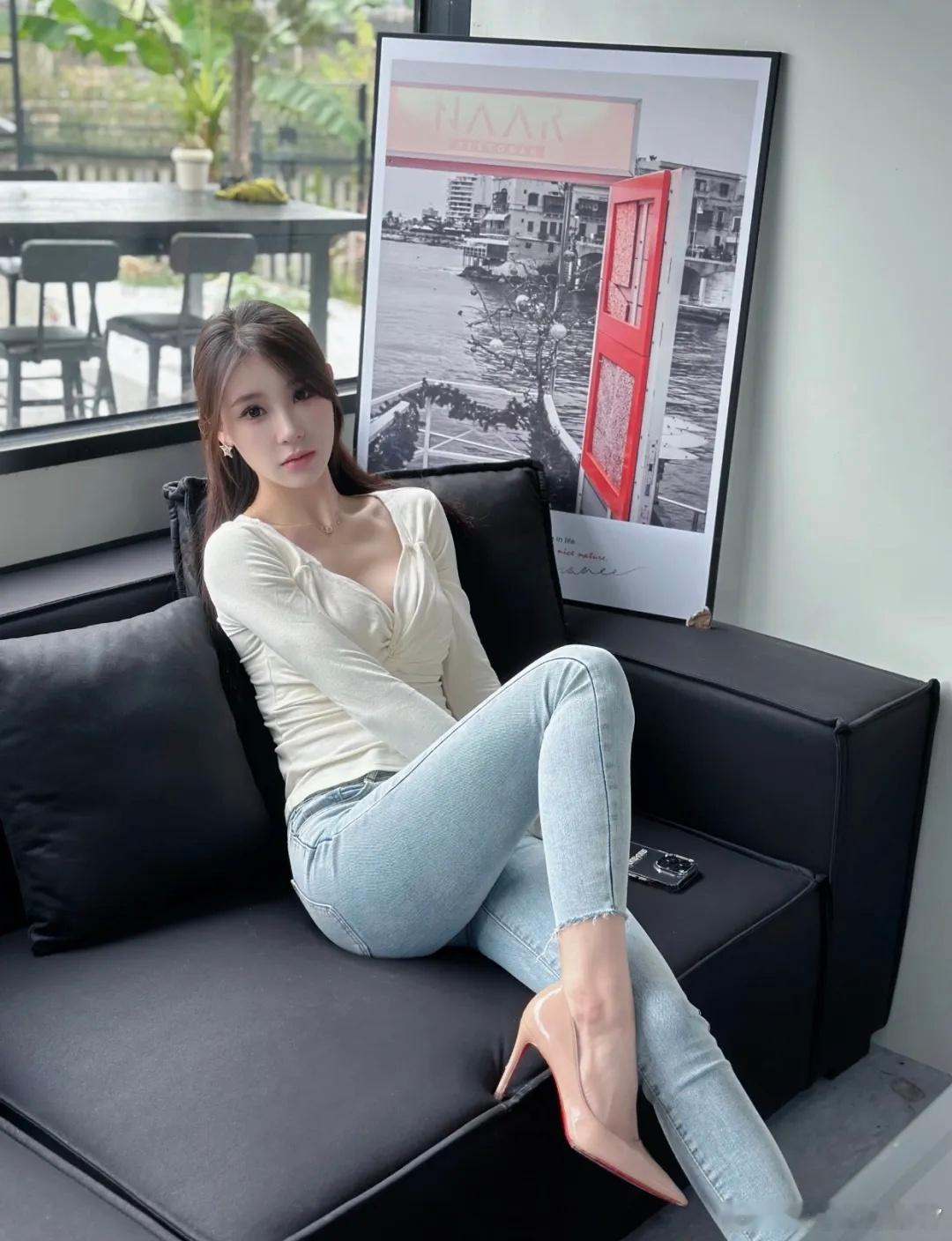 3300大家早上好这是我连续第3300天给大家打卡问早很开心，A股的点位终究还是