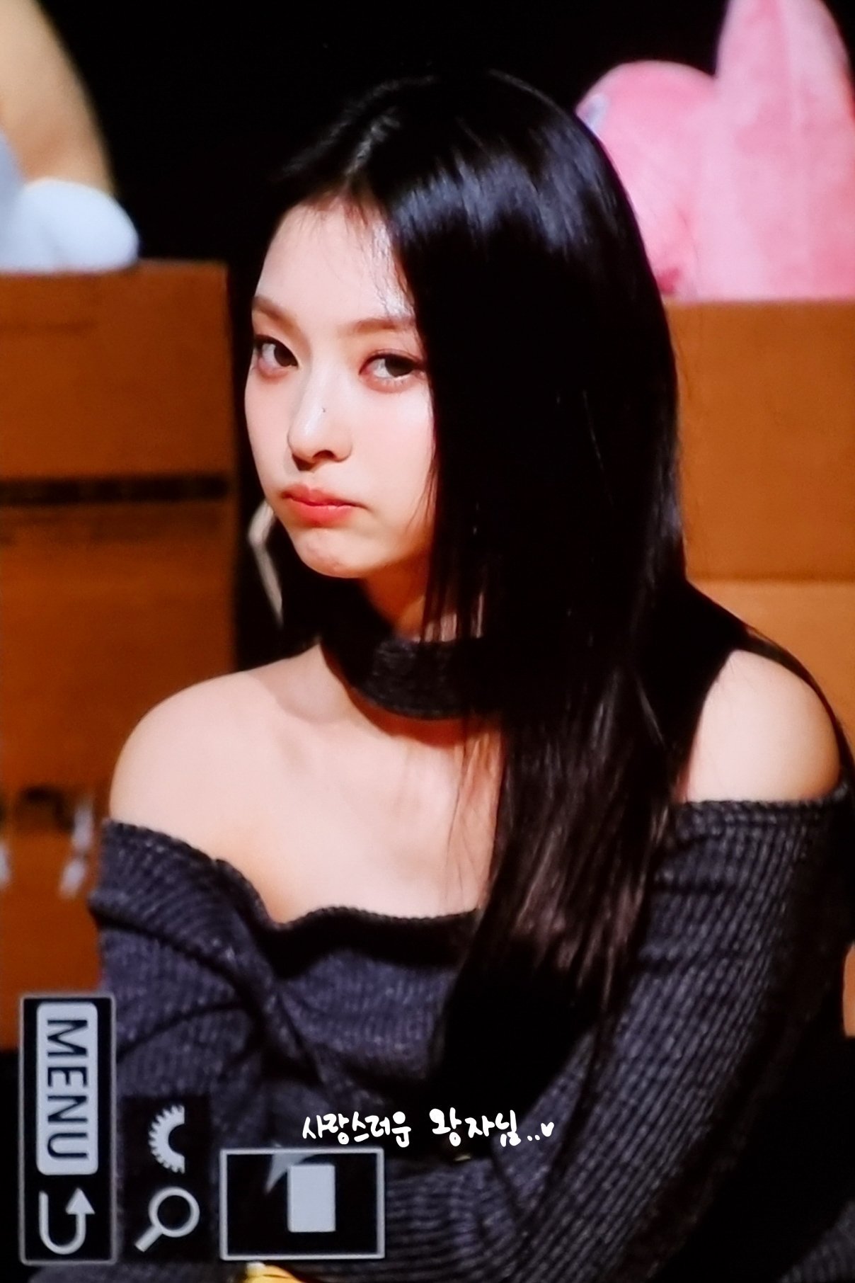 #李娜炅[超话]#🐣#蜜桃笑颜李娜炅# [图片]240112 WM台历签售 预