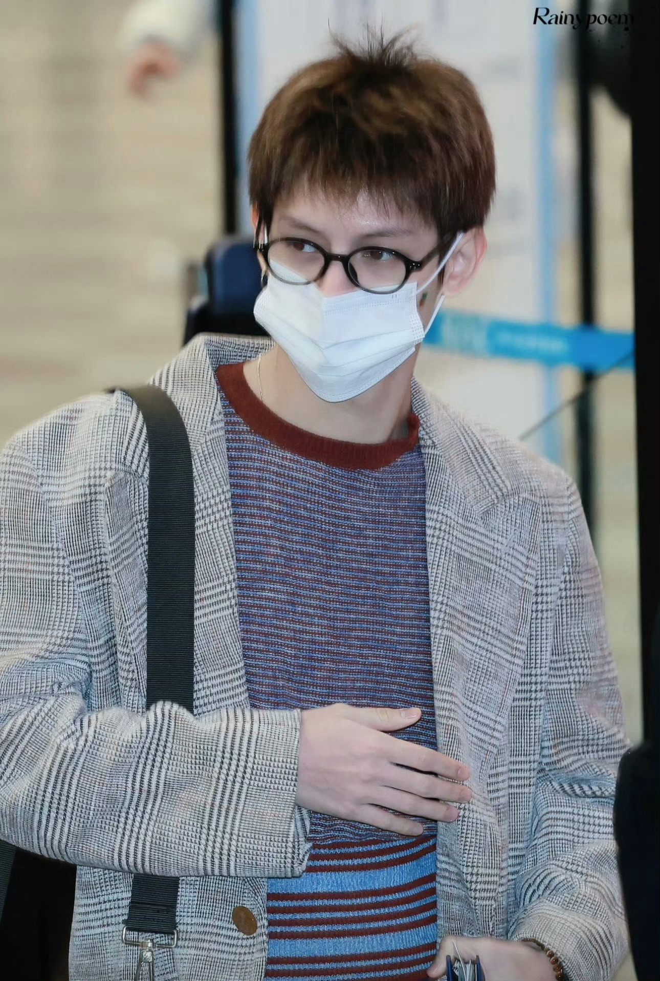 赵雨凡JAMES 🦅赵雨凡 小短毛感觉毛茸茸小猫一只（赵雨凡我好喜欢你戴这个眼