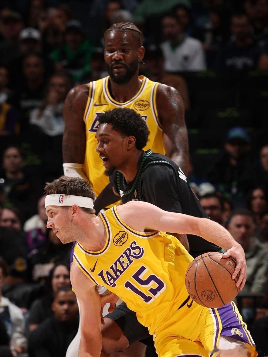 艾顿的存在让防守里夫斯更加困难，现在自己的攻防也能稳定贡献，这笔签约真的血赚。新