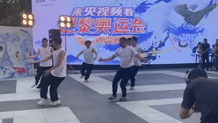 #姜铁红再跳奔腾助威奥运健儿#真的让我感受到了草原上奔腾的感觉，铿锵有力这舞真的