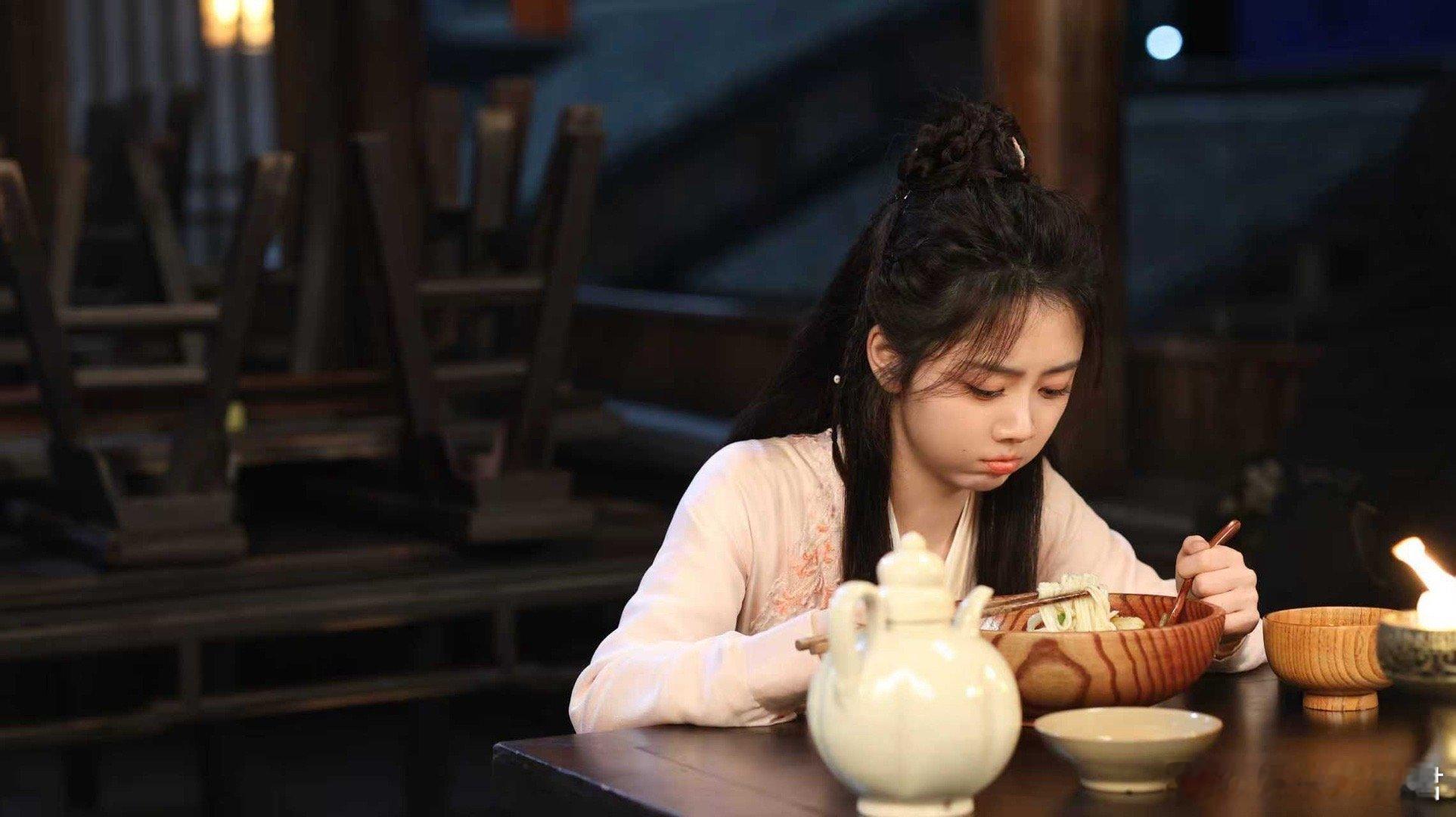 谭松韵一哭我鼻子一酸 谭松韵的眼泪是有“前因后果”的。她不是为哭而哭，而是让泪水