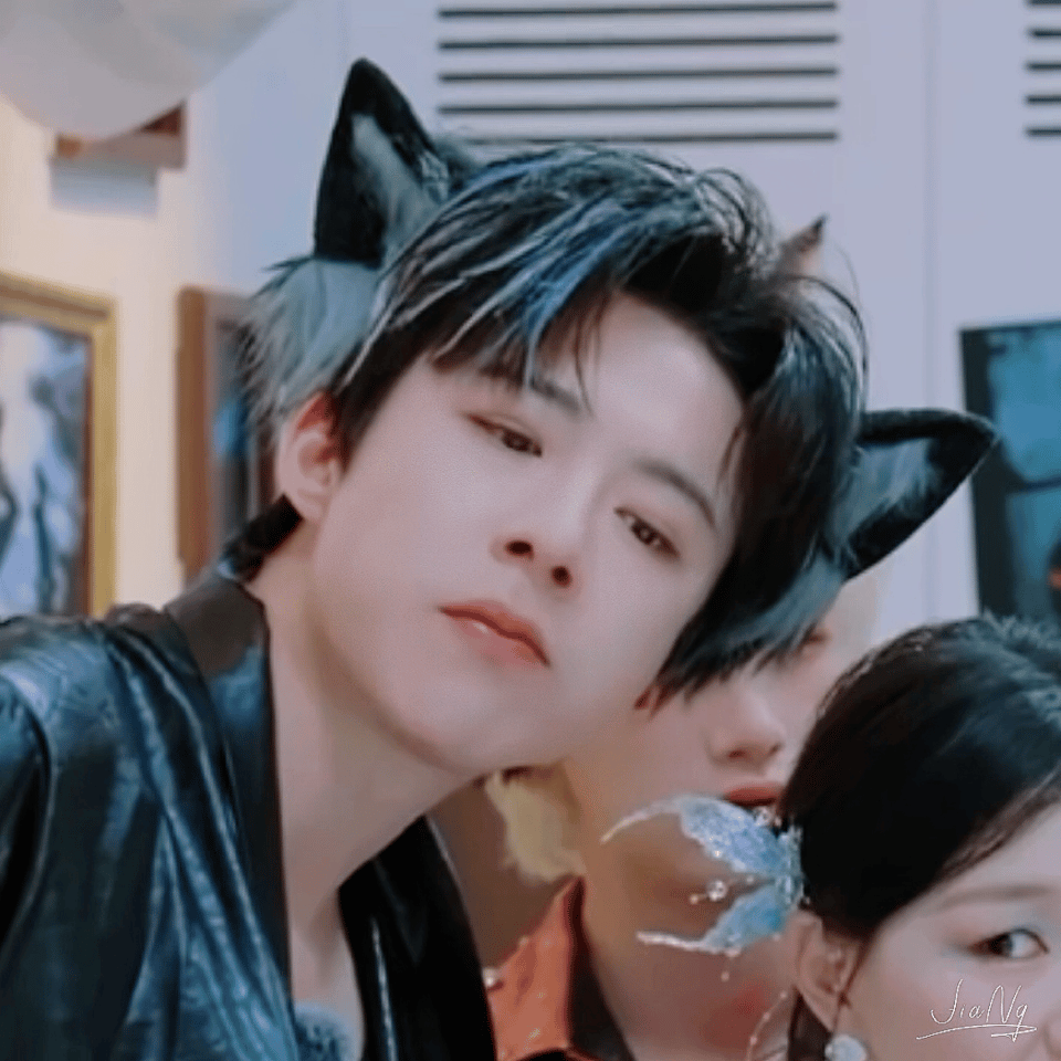 刘宇宁  一笑，就不像狼了。🐺🤍刘宇宁