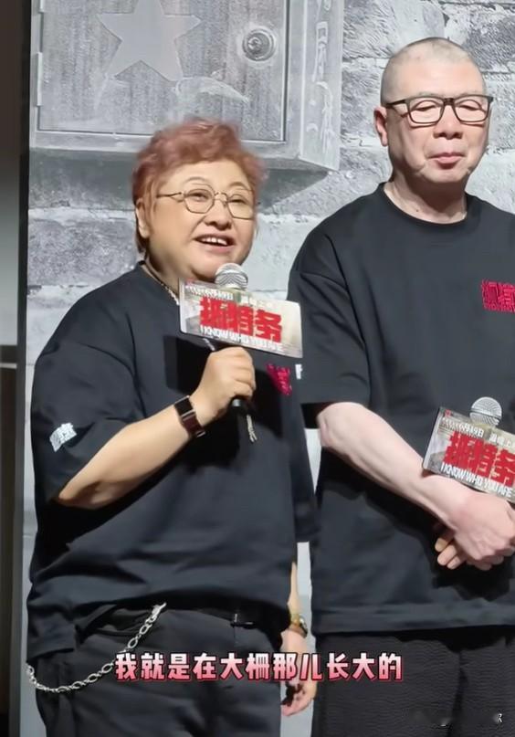 大众这次的怒火，从来不止针对韩红与冯小刚，是积攒多年对精英阶层的不满。韩红只是压