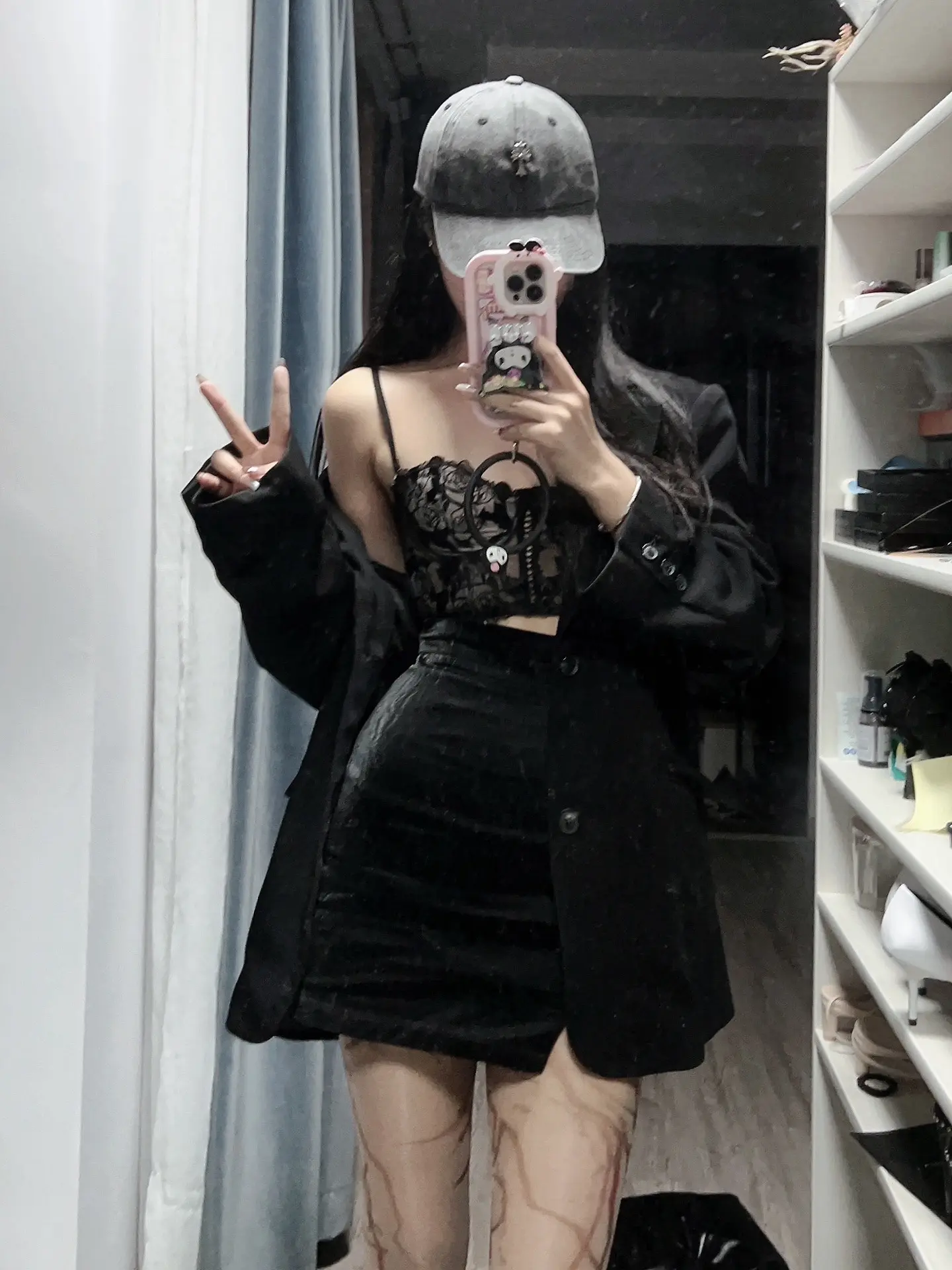 十月的我总是很难过 说来也奇怪 明明是天气明媚温度适宜的日子 总是很难...