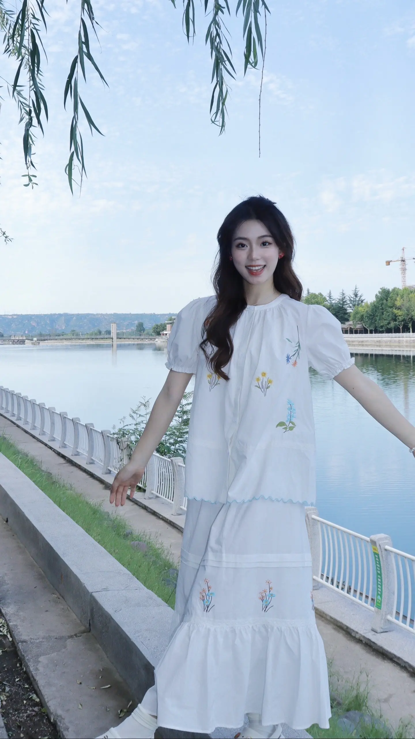 当太阳升起时我们都要比昨天更幸福。