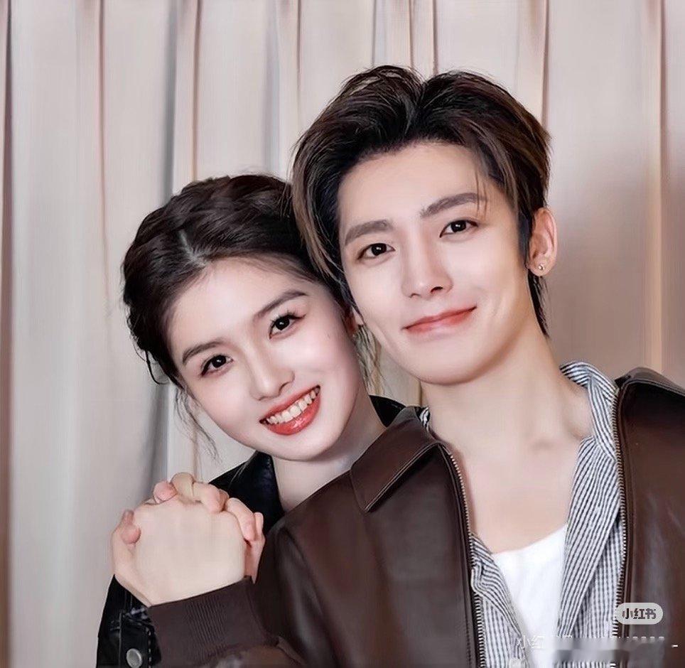 侯明昊说完艾米红温了侯明昊这也太霸道了吧 一句宠溺台词配上强势护妻语气，侯明昊霸